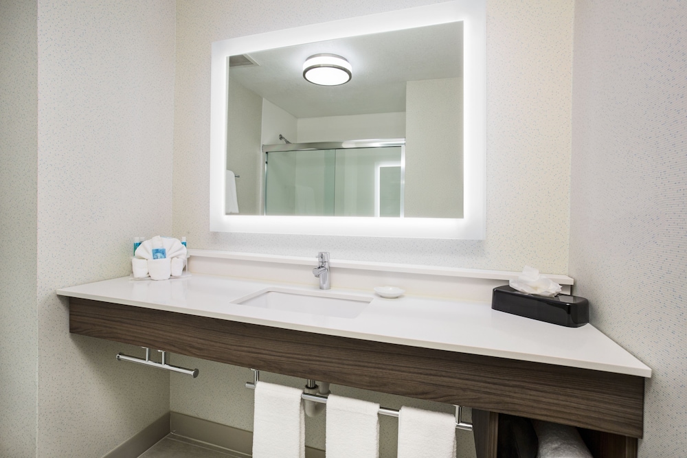 Holiday Inn Express Kansas City at the Legends by IHG - photo 15