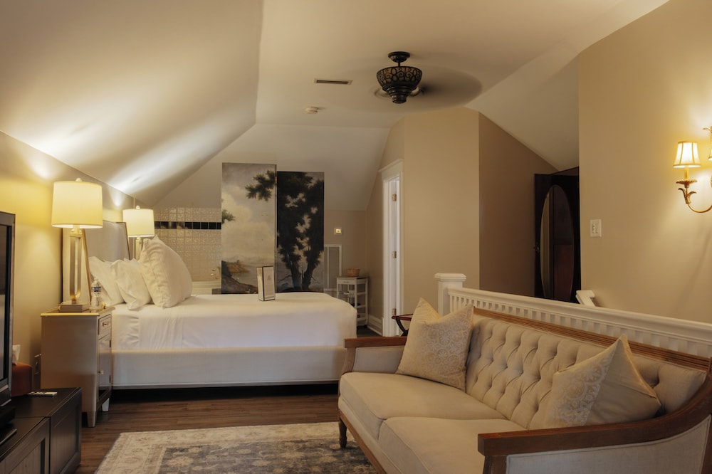 The Trott House Inn - photo 12