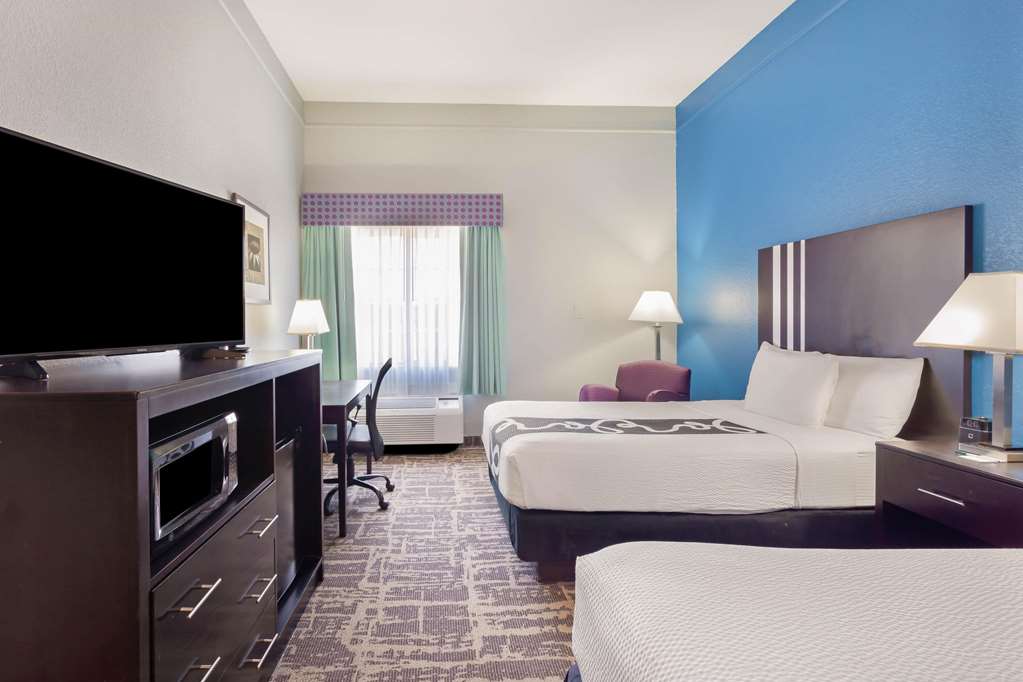 La Quinta Inn & Suites by Wyndham Kerrville - photo 22