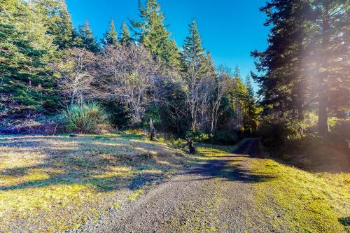 Hummingbird Hideout - last minute hotel in Port Orford