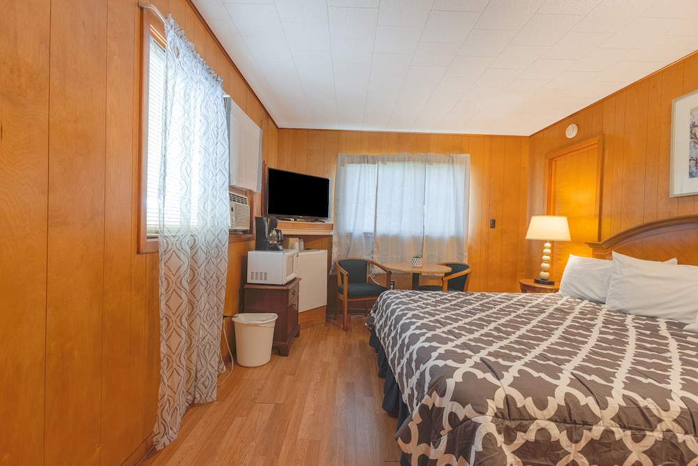 Parkside Motel by OYO Meadville Conneaut Lake - photo 24
