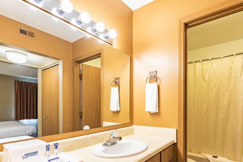Americas Best Value Inn & Suites St. Marys - photo 11