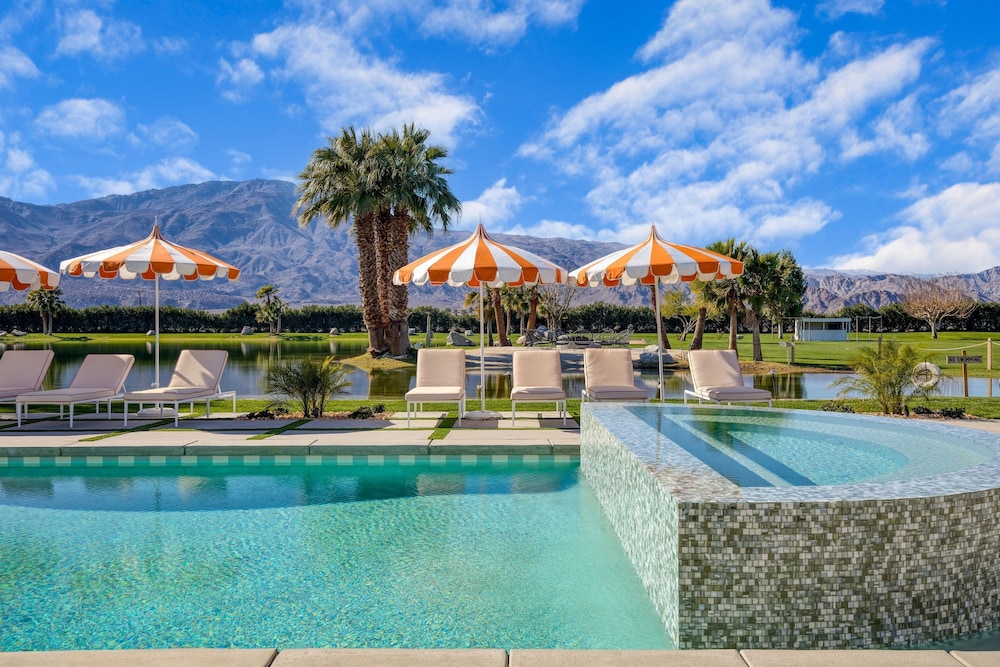 Buena Vista by Avantstay Massive Outdoor Oasis w Pool Spa & Firepit - photo 3