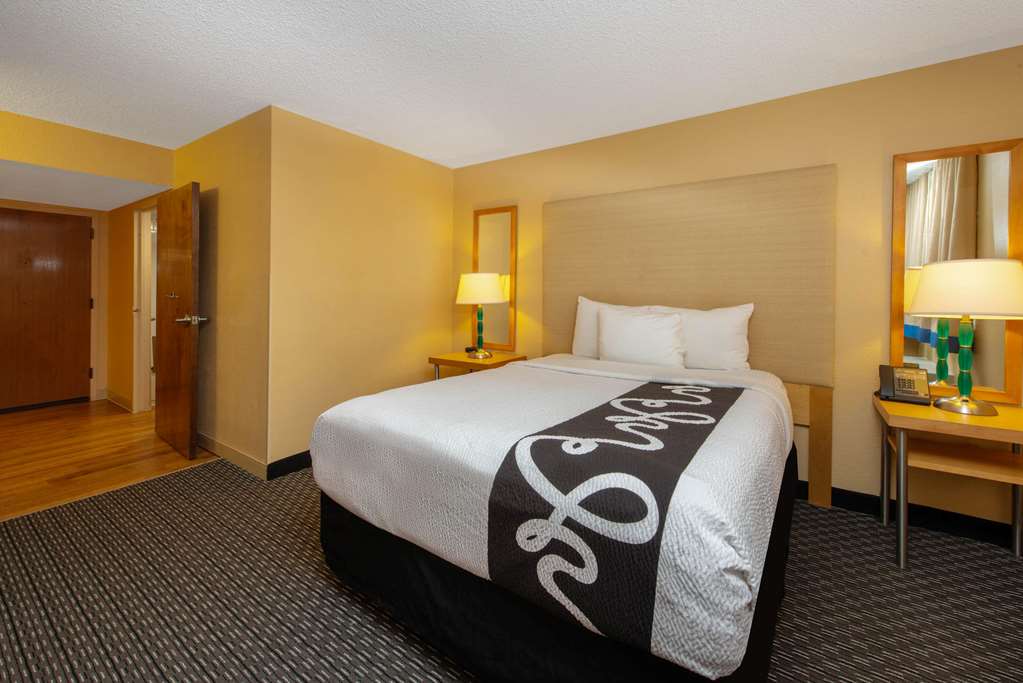 La Quinta Inn & Suites by Wyndham Deerfield Beach I 95 - photo 26