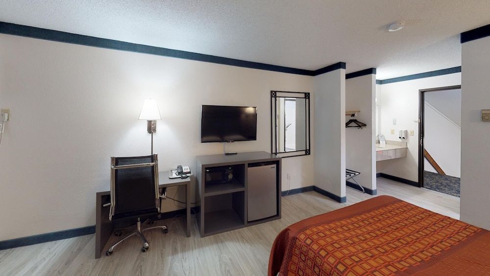 Waconia Inn & Suites - photo 10
