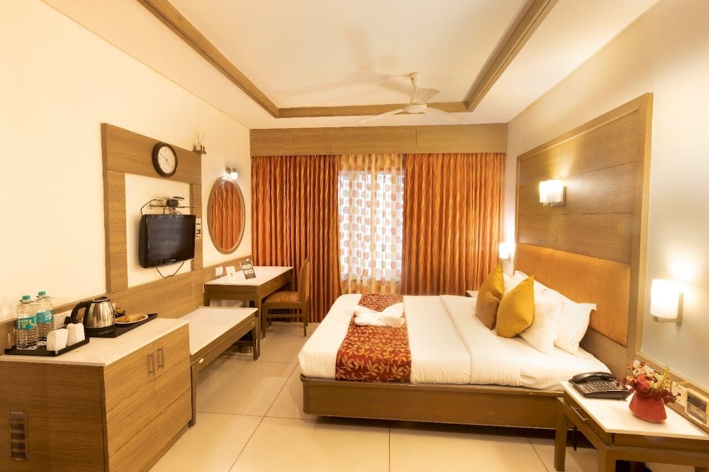 Clinton Park Inn — hotel in Kilvelur