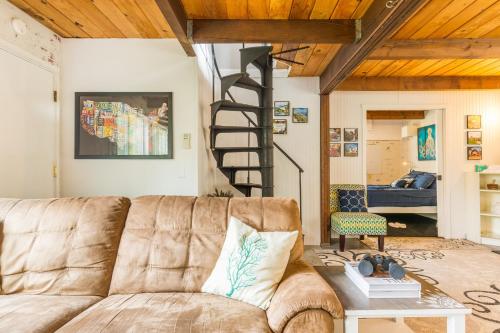 Totally Beachin Getaway by AvantStay Waterfront - photo 19