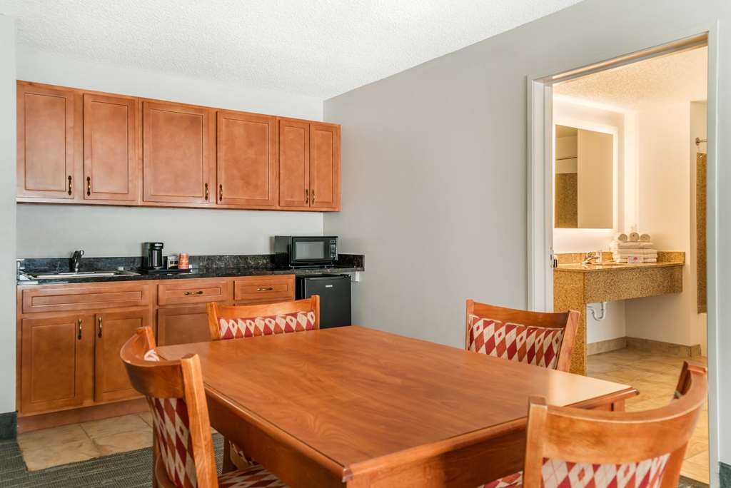 Country Inn & Suites by Radisson Rossford Toledo South - photo 8