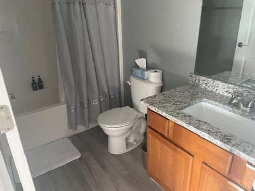Beautiful 3 BR Townhome Recently Updated — 4-Star Luxury Hotel in Bloomington, United States