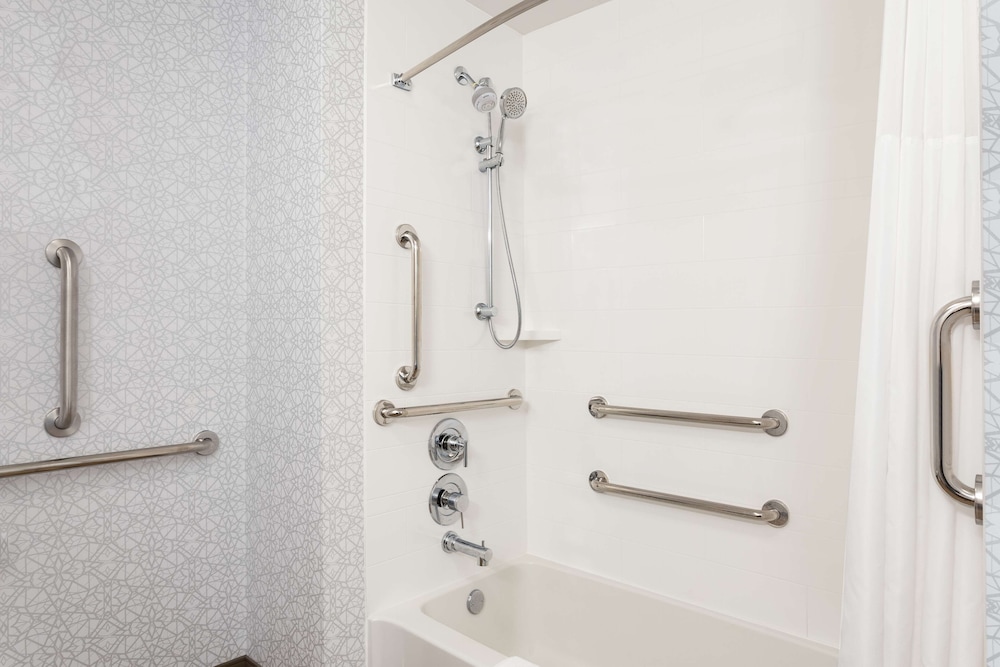 Hampton Inn St. Louis Columbia - photo 18