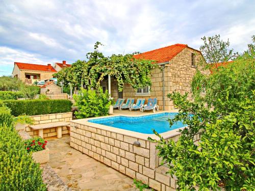 Green Garden House Four Bedroom House with Private Pool — 4-Star Luxury Hotel in Zrnovo, Croatia