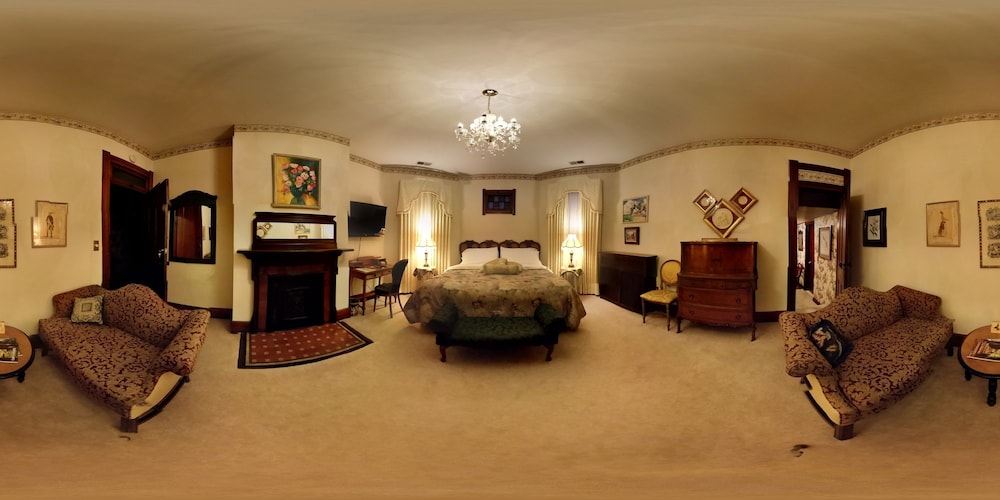 Herrold on Hill Bed and Breakfast — 4-Star Luxury Hotel in Wabash, United States