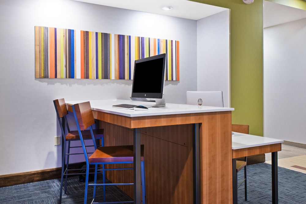 Holiday Inn Express & Suites Uniontown by IHG - photo 18