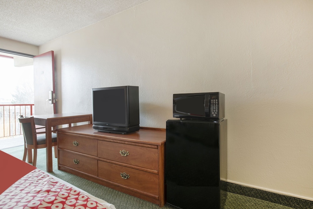 OYO Hotel Tulsa International Airport - photo 12