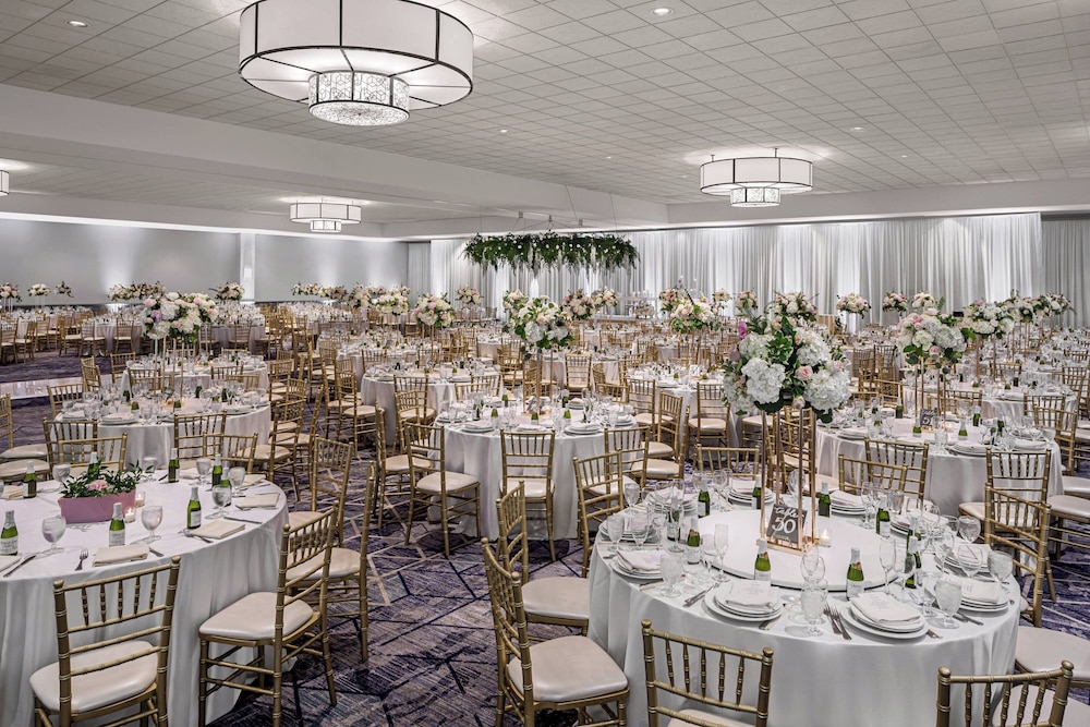 Delta Hotels by Marriott Anaheim Garden Grove - photo 20