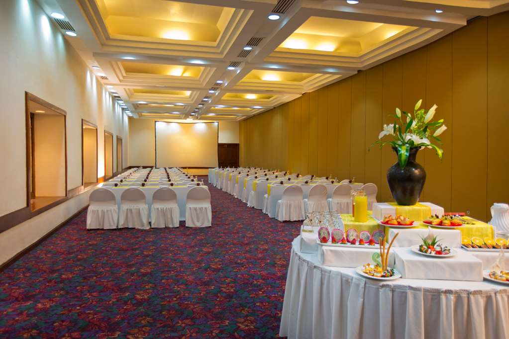 MEETING ROOM