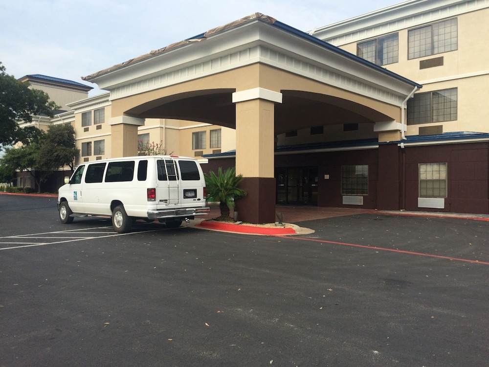 Quality Inn & Suites Airport - photo 37