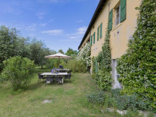 Delicious House Michelangelo — 4-Star Luxury Hotel in Cavajon Veronese, Italy