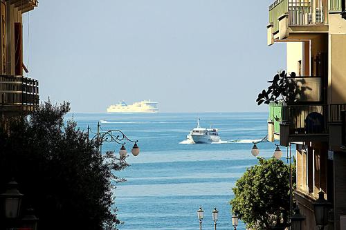 Casa Vacanze Velia — 4-Star Luxury Hotel in Salerno, Italy