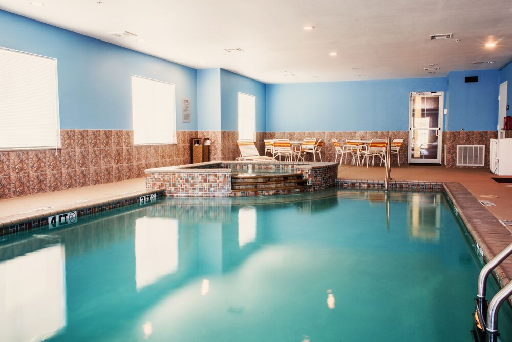 Rivers Inn & Suites - photo 13