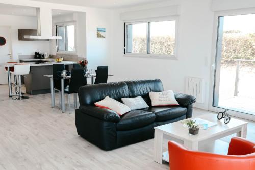 500M De La Mer Maison Moderne Avec Jardin Pour 4 — 4-Star Luxury Hotel in Plouneour-Trez, France