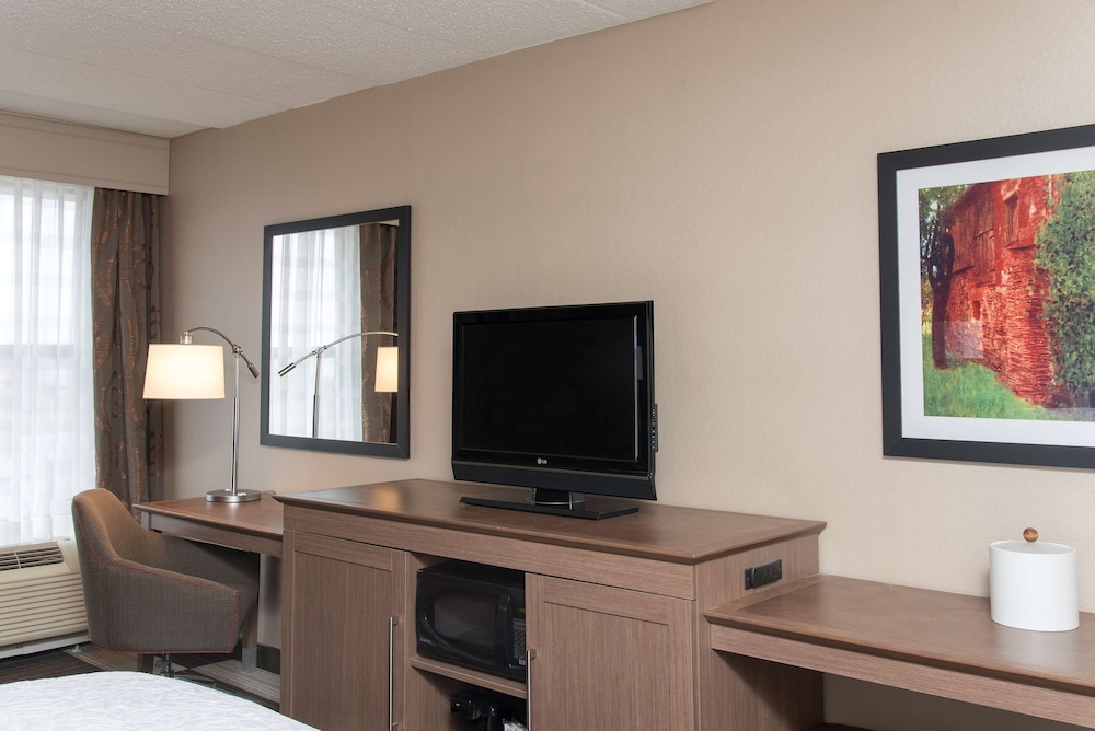 Hampton Inn Columbus Taylorsville Edinburgh - photo 24