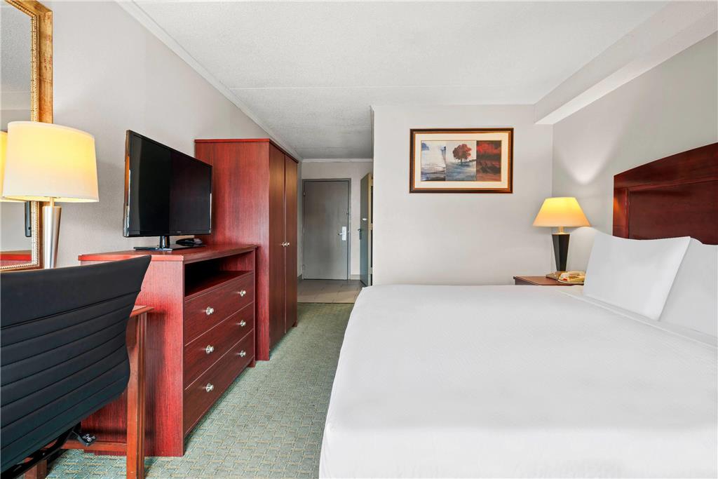Days Inn by Wyndham Utica - photo 18