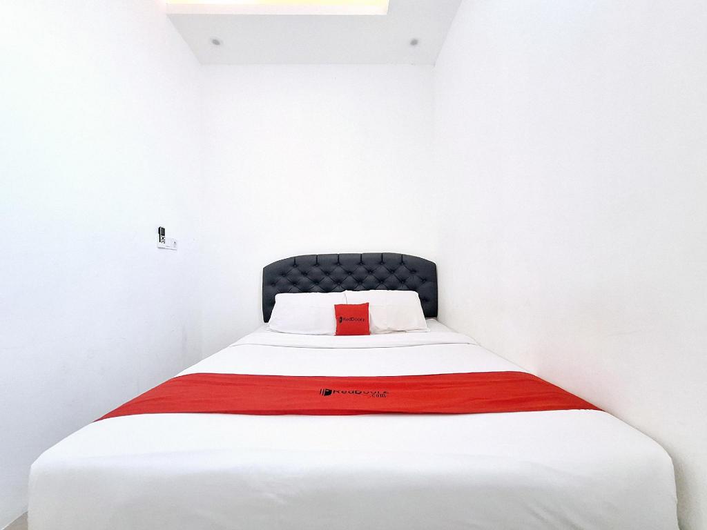 RedDoorz near Stasiun Kediri in Kediri, Indonesia