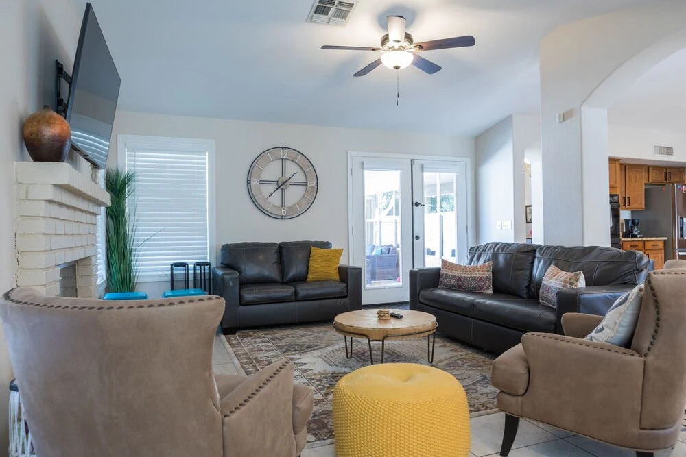 Private paradise with pool heater spa billiards — hotel in Avondale