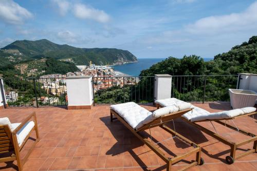 100b VILLA Ginestra ampia Terrazza 120m2 vista mare 3 camere da letto — 4-Star Luxury Hotel in Sestri Levante, Italy