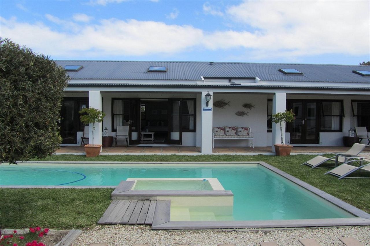 Sixteen Guest Lodge on Main