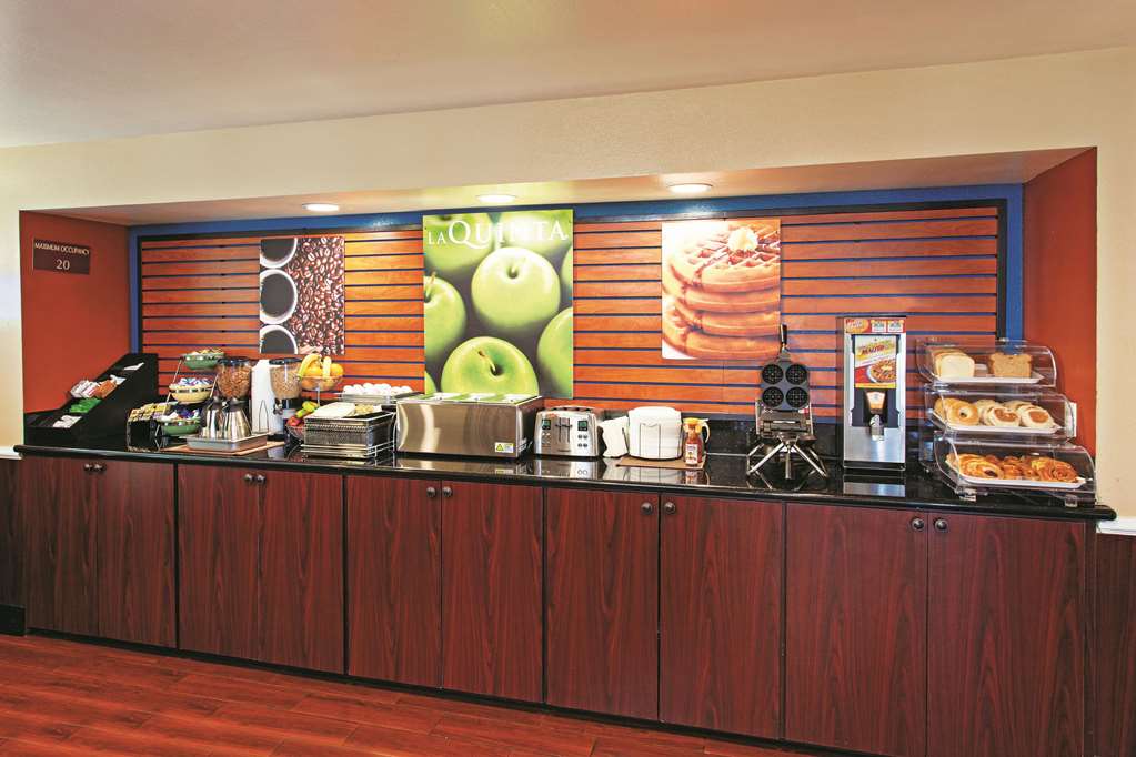 La Quinta Inn & Suites by Wyndham Hesperia Victorville - photo 60