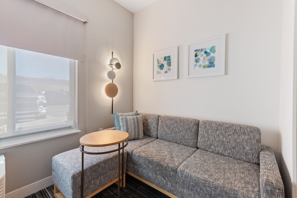 TownePlace Suites by Marriott Pueblo Downtown - photo 11
