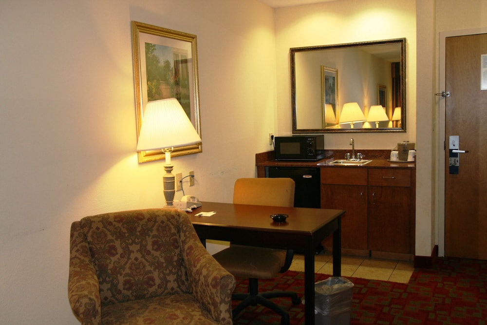 Hampton Inn Canton - photo 11