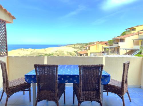 D’una Vista Vista mozzafiato sul Mare e Dune in Unknown City, Italy