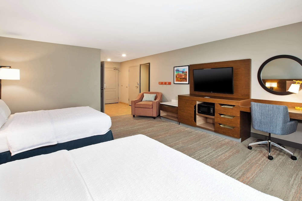 Hampton Inn Clinton IA - photo 25