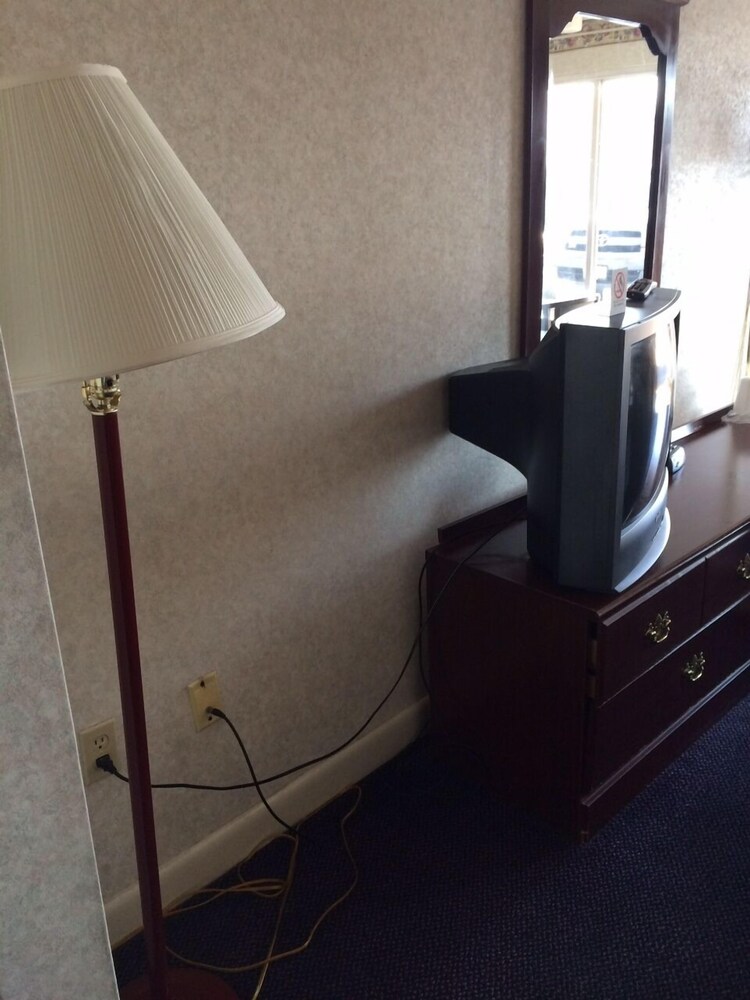 All Day Inn - photo 12