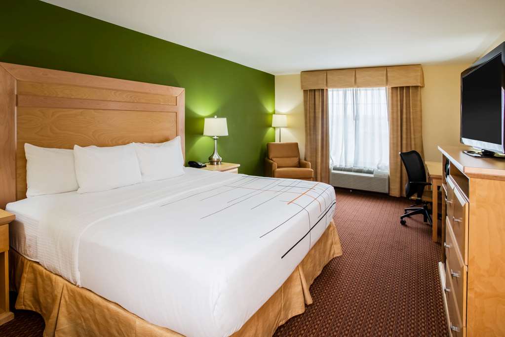 La Quinta Inn & Suites by Wyndham Rochester Mayo Clinic S - photo 12