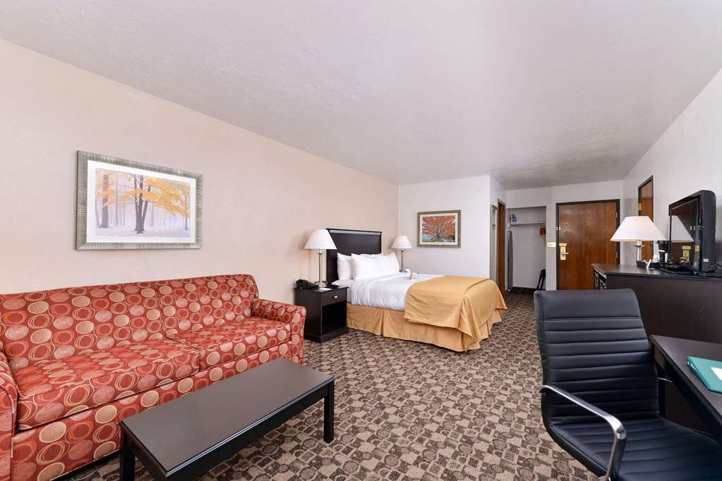 Quality Inn Vernal near Dinosaur National Monument - photo 9