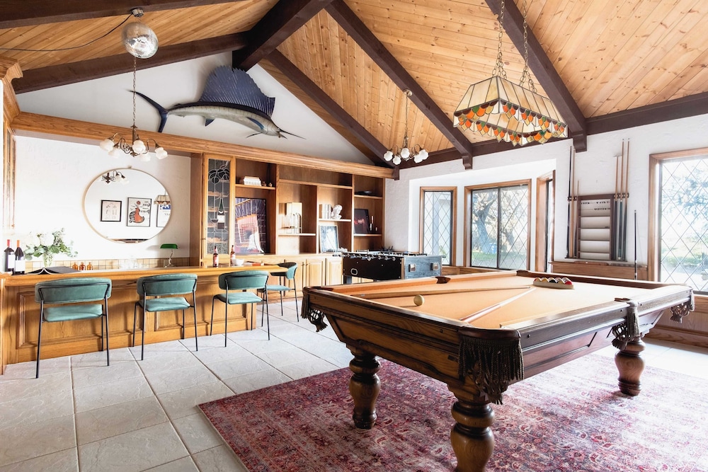 Cathedral by Avantstay Charming Secluded Estate w Sauna Pool Table & Views of the Rolling Hills - photo 8