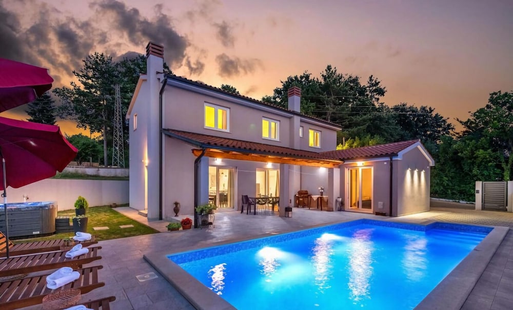 Villa Blaise — 4-Star Luxury Hotel in Marcana, Croatia