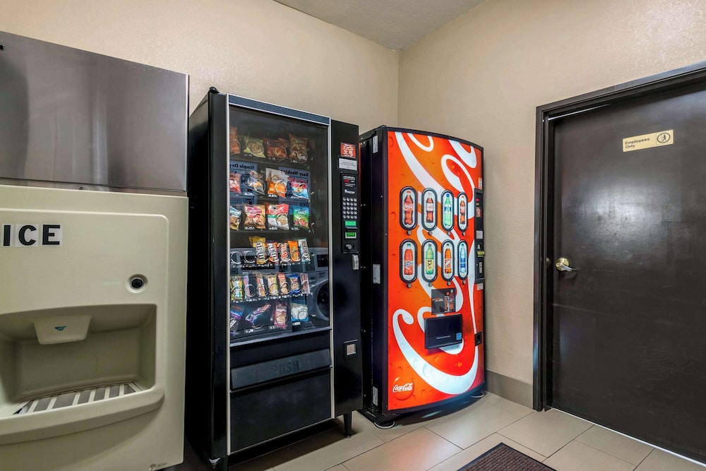 Comfort Inn & Suites Pittsburg KS - photo 42