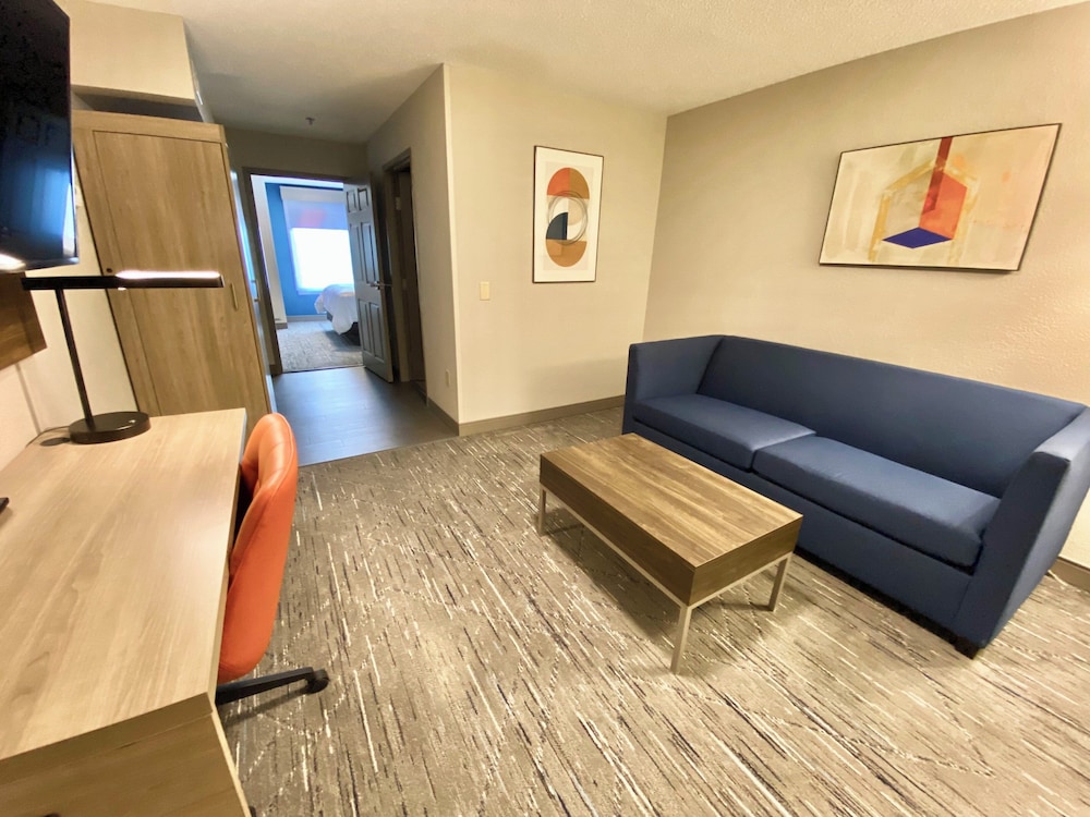 Holiday Inn Express and Suites Elyria - photo 7