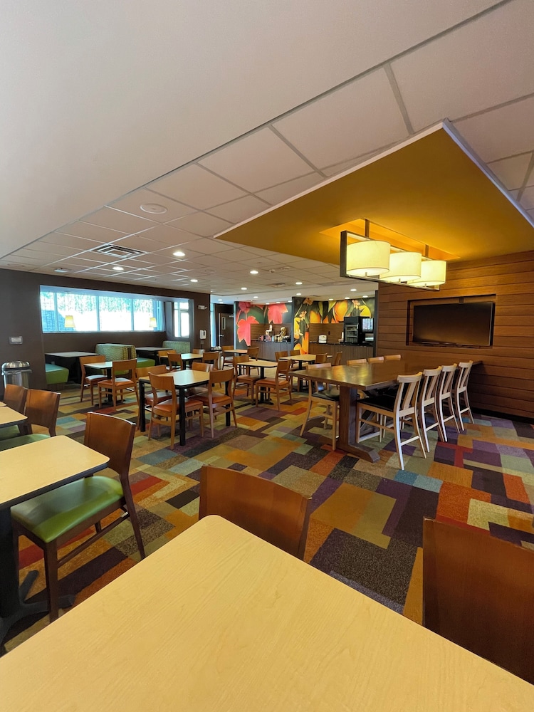 Fairfield Inn & Suites Athens - photo 9