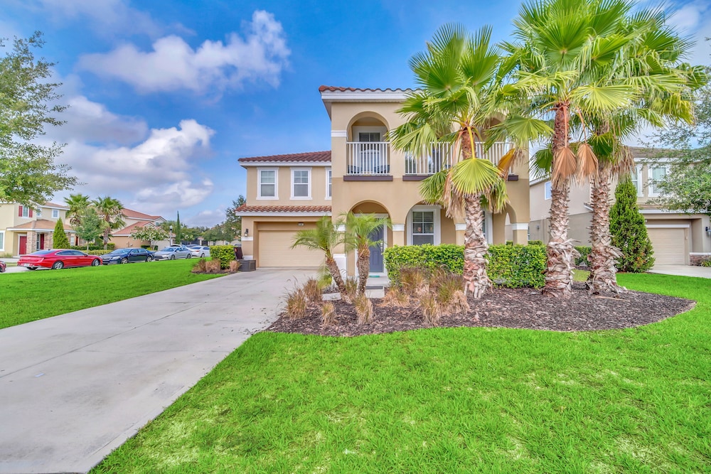 4200 Oak Tree Drive — 4-Star Luxury Hotel in Davenport, United States