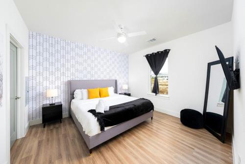 Refined Living in a Vibrant Locale Dream Stay — 4-Star Luxury Hotel in Pflugerville, United States
