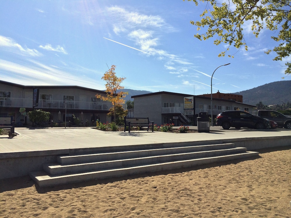 Golden Sands Resort Motel in Penticton, Canada