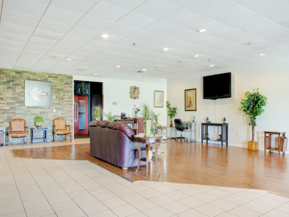 OYO Hotel Dundee By Crystal Lake - photo 2