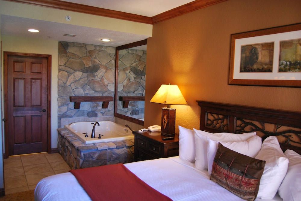 White Pines 2 BD at Westgate Chicane — 4-Star Luxury Hotel in Bridgeport, United States