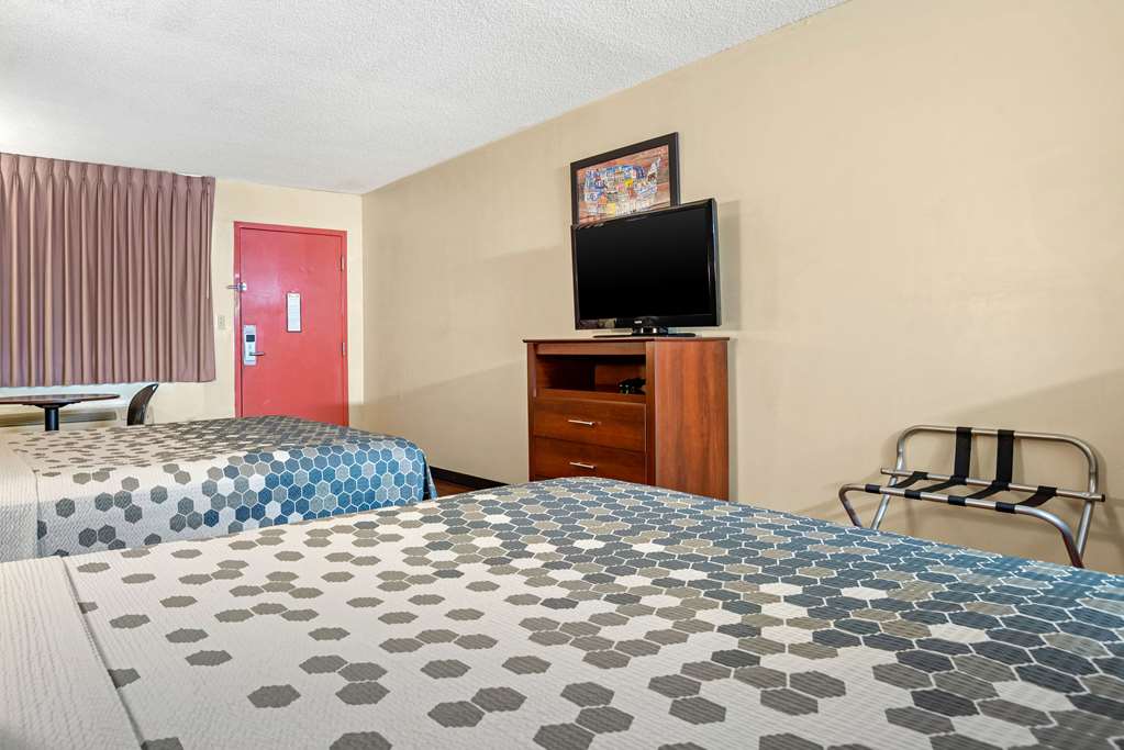 Econo Lodge Inn & Suites Forest - photo 10